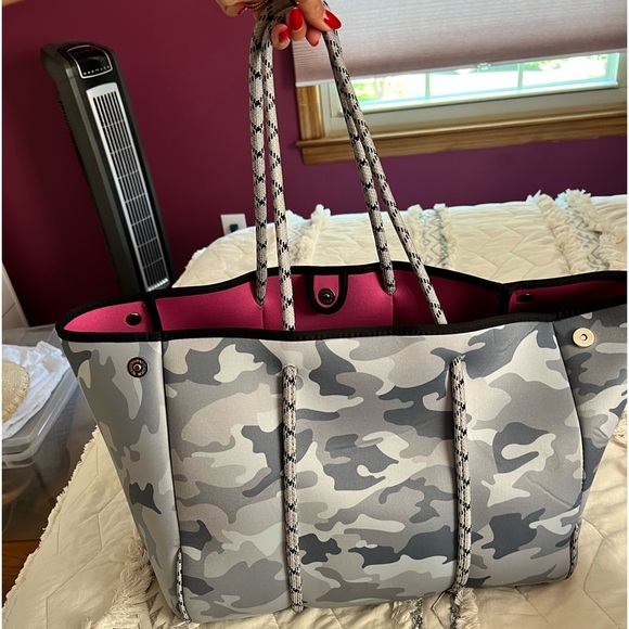 Neoprene Camo Tote Bag - Picture 2 of 4